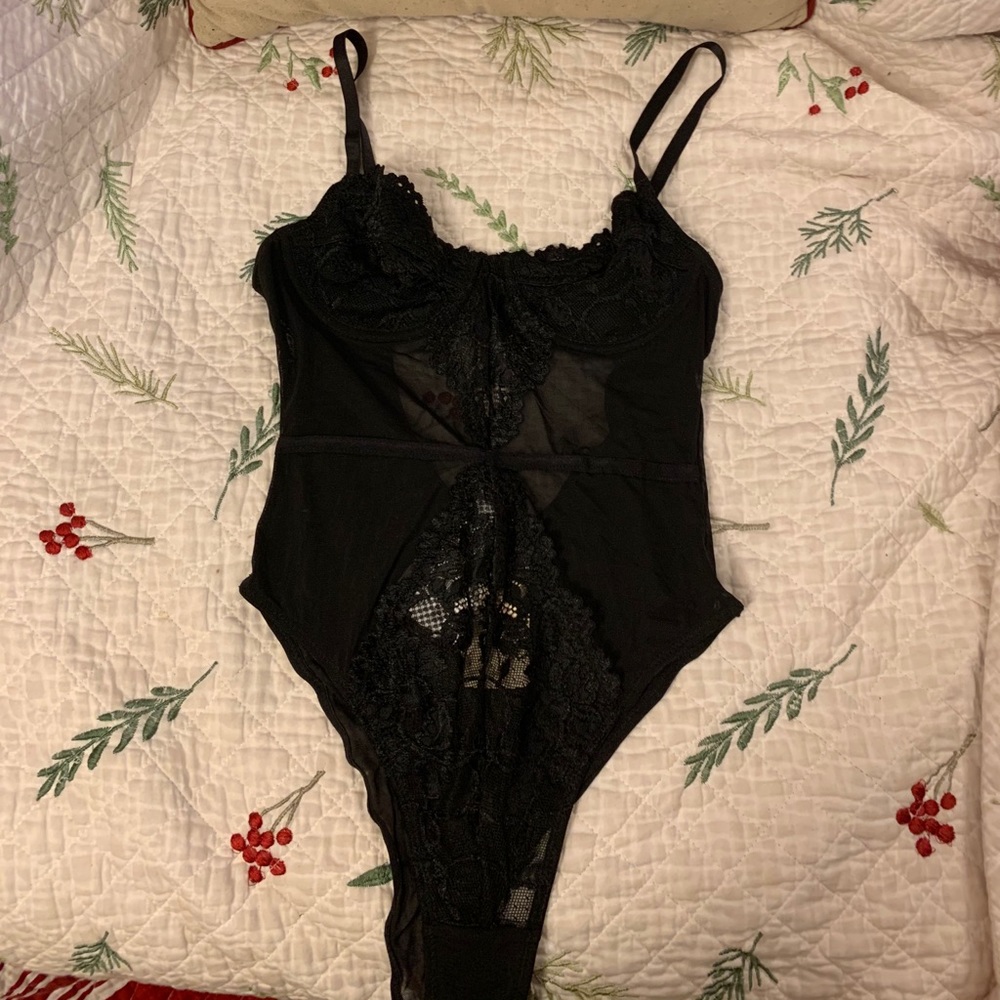 NWT 💕 Forever 21 Lace Teddy Small